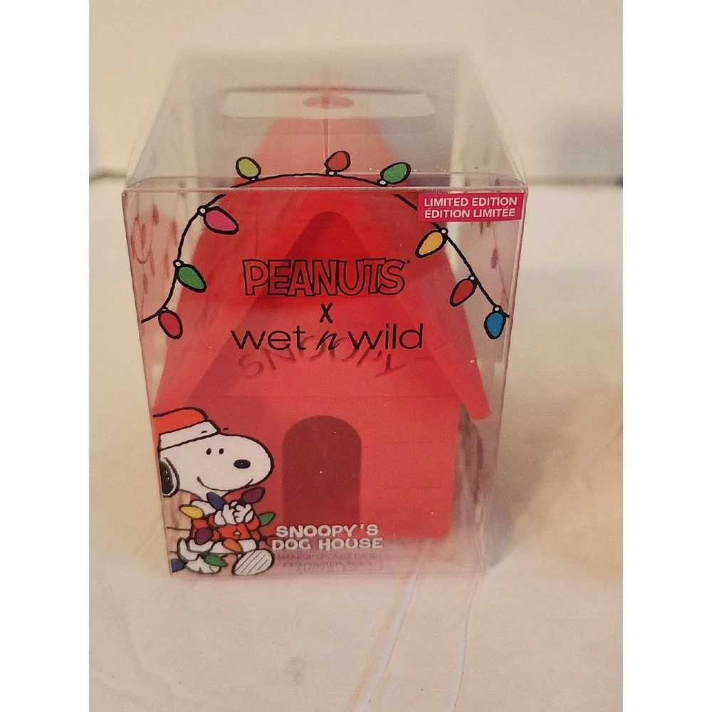 Peanuts x Wet n Wild Snoopy's Dog House Makeup Sponge Case Limited Edition New 2
